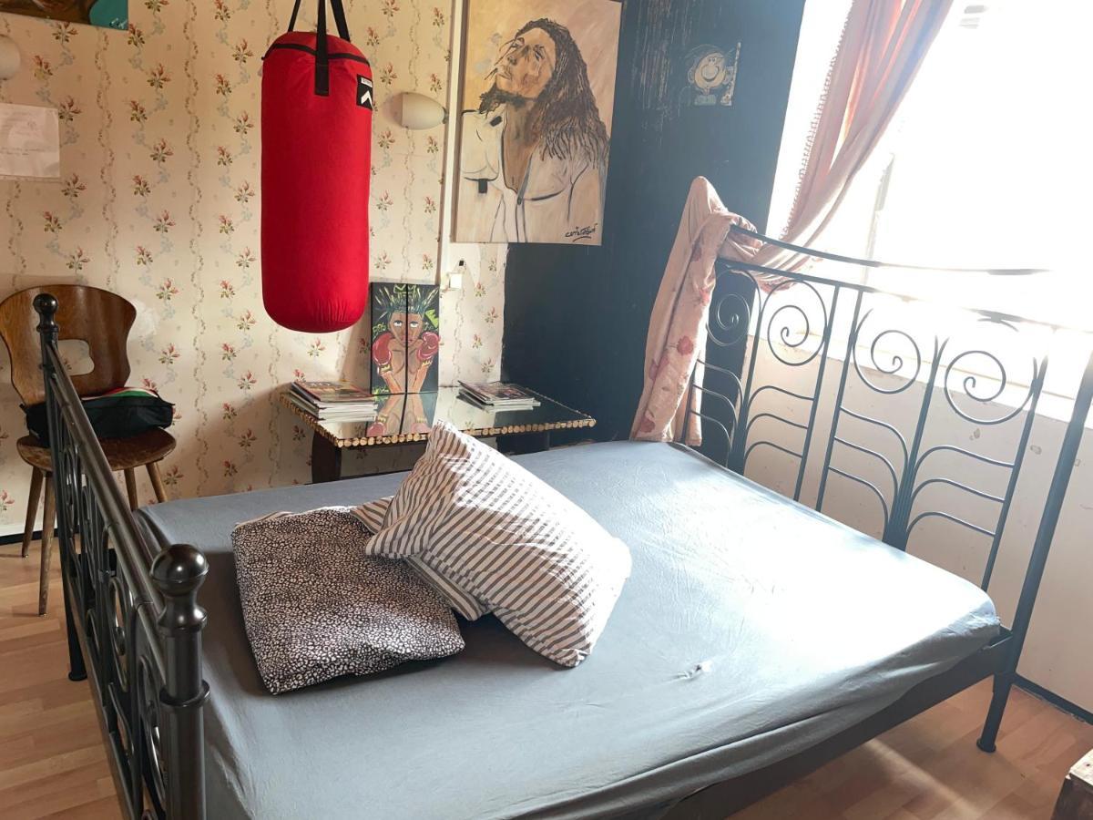 Les Toiles Filantes Hostel Empurany Екстериор снимка